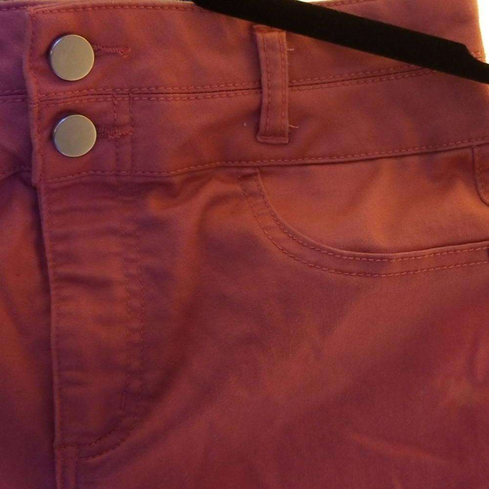 Shorts - Picture 3 of 5